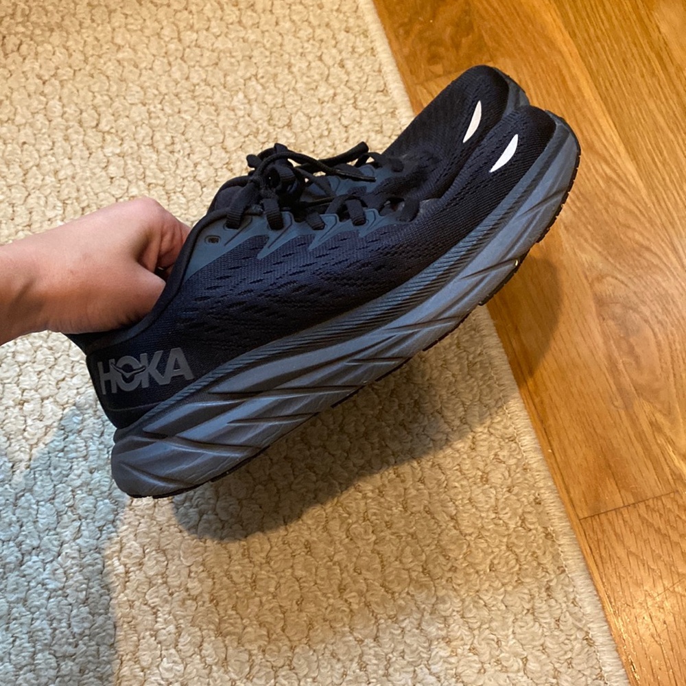 HOKA black Clifton 8 size 7 women’s